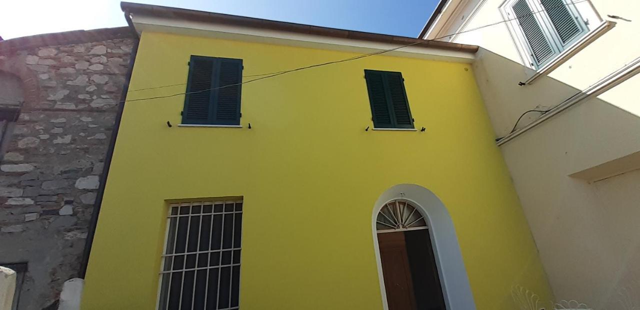 La Casa Gialla Del Ristoro Agricolo Vecchiano Exterior foto